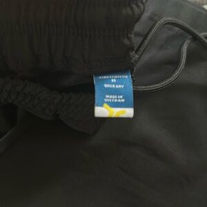 Old Navy, size M, stretch tech, quick dry crop pants